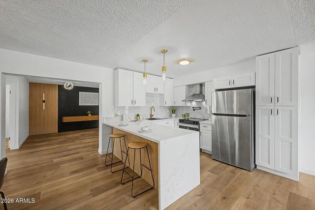 2577 E SWEETWATER Avenue, Phoenix, AZ 85032