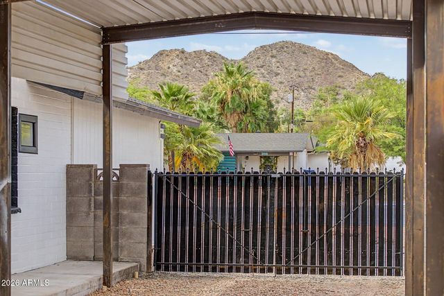 2577 E SWEETWATER Avenue, Phoenix, AZ 85032
