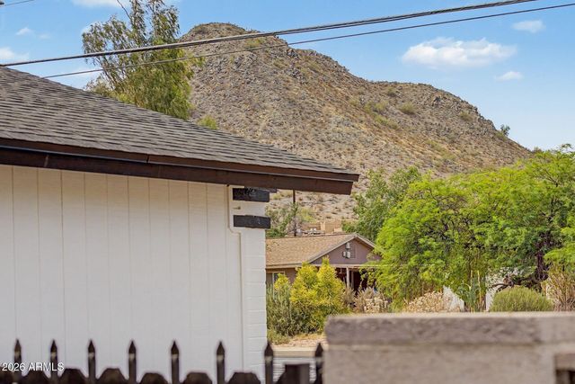 2577 E SWEETWATER Avenue, Phoenix, AZ 85032