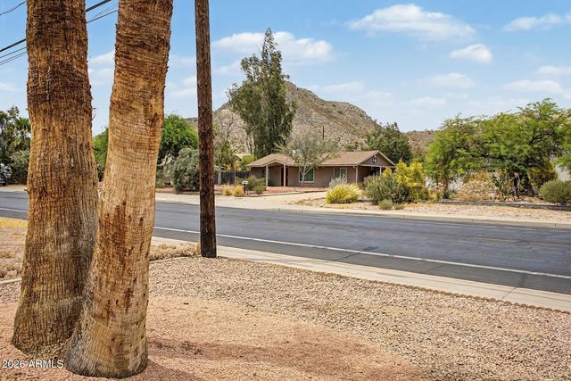 2577 E SWEETWATER Avenue, Phoenix, AZ 85032