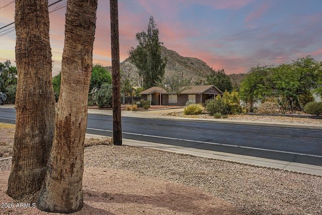 2577 E SWEETWATER Avenue, Phoenix, AZ 85032