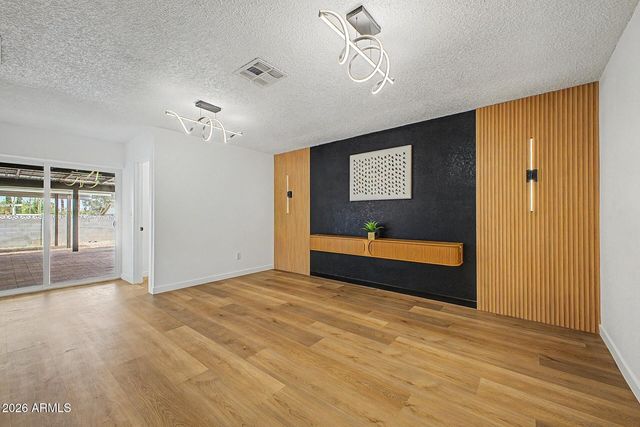 2577 E SWEETWATER Avenue, Phoenix, AZ 85032