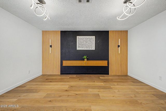2577 E SWEETWATER Avenue, Phoenix, AZ 85032