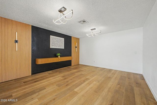 2577 E SWEETWATER Avenue, Phoenix, AZ 85032