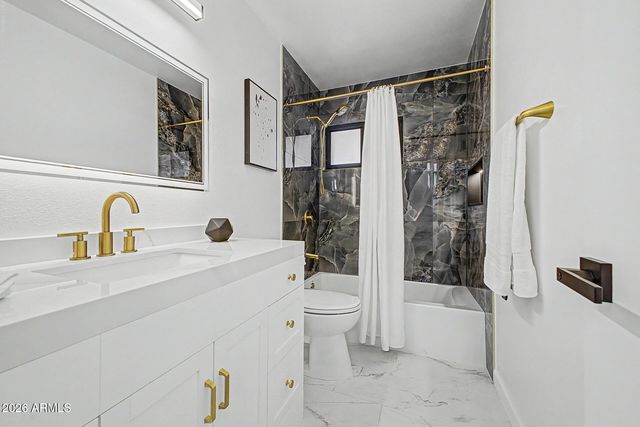 2577 E SWEETWATER Avenue, Phoenix, AZ 85032