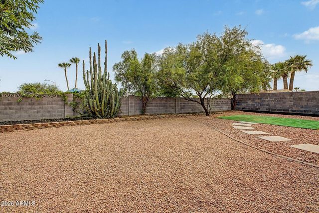 2577 E SWEETWATER Avenue, Phoenix, AZ 85032