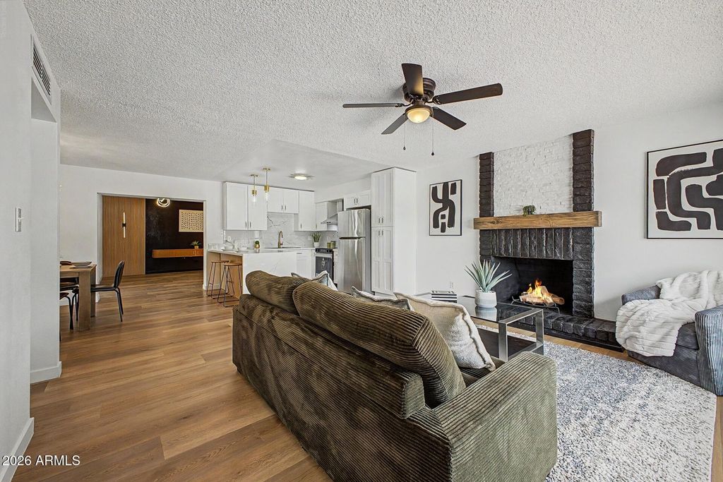 2577 E SWEETWATER Avenue, Phoenix, AZ 85032 — photo 2