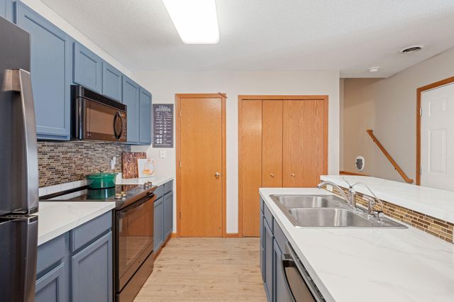 1229 Highpoint Curve, Shakopee, MN 55379