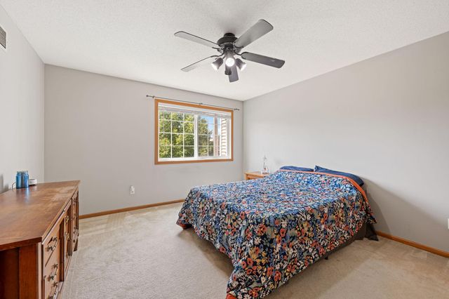 1229 Highpoint Curve, Shakopee, MN 55379