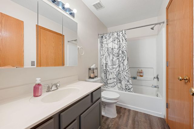 1229 Highpoint Curve, Shakopee, MN 55379