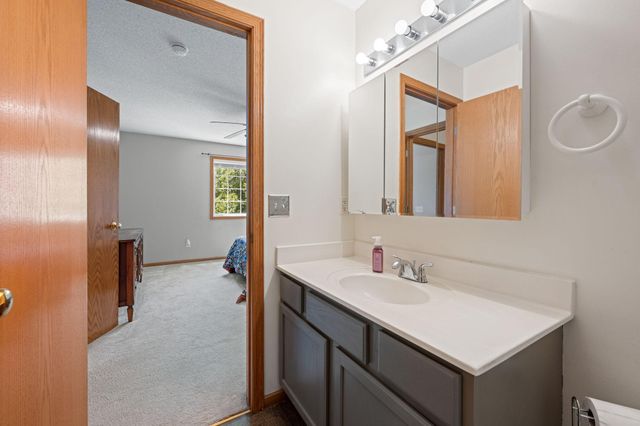 1229 Highpoint Curve, Shakopee, MN 55379