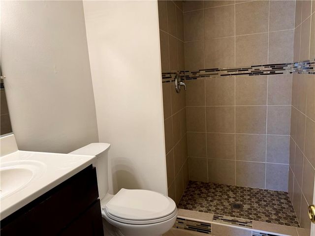 2402 Woodstock Dr A, Bethlehem City, PA 18017