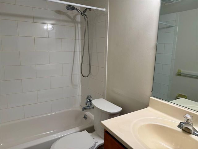 2402 Woodstock Dr A, Bethlehem City, PA 18017