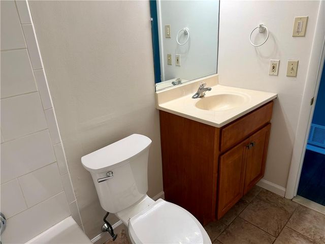 2402 Woodstock Dr A, Bethlehem City, PA 18017