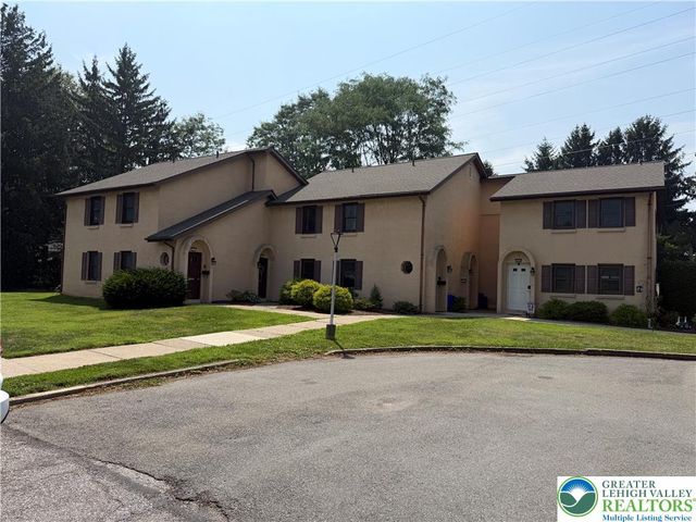 2402 Woodstock Dr A, Bethlehem City, PA 18017
