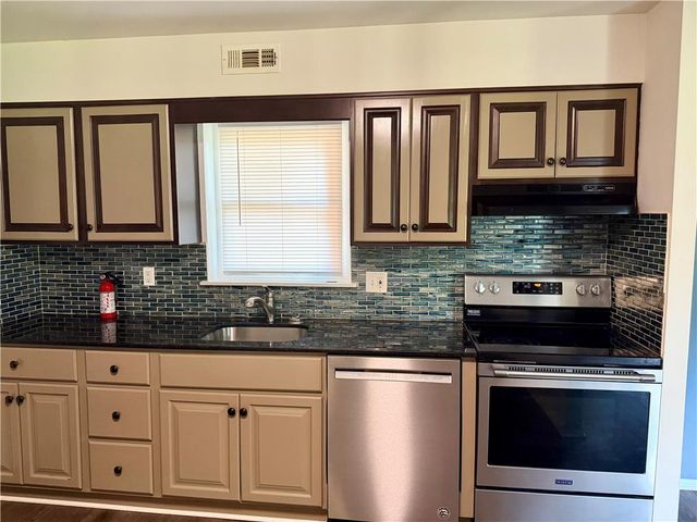 2402 Woodstock Dr A, Bethlehem City, PA 18017