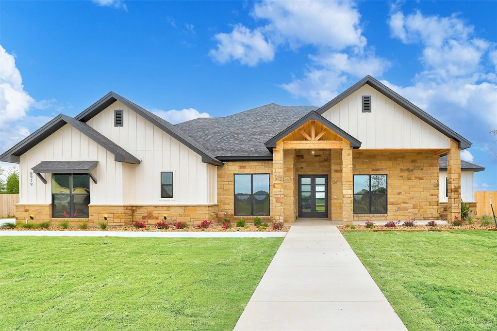 6919 Cherry Laurel RD, Salado, TX 76571