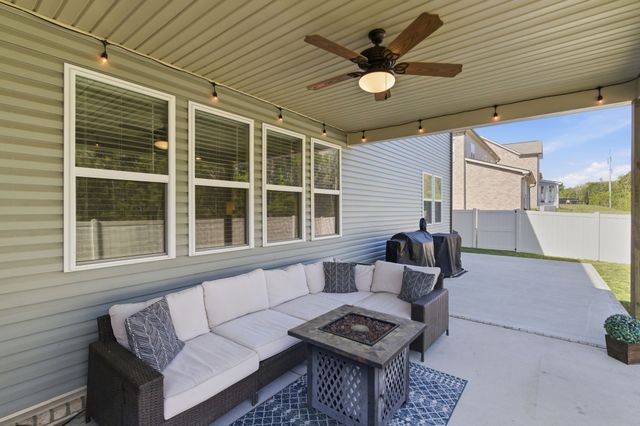 904 Carnation Dr, Smyrna, TN 37167