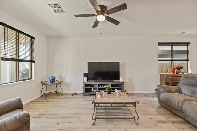 5653 Harcrest Dr, Marysville, CA 95901