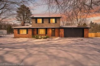 3351 Harvey Lake Road, Highland Charter Township, MI 48356
