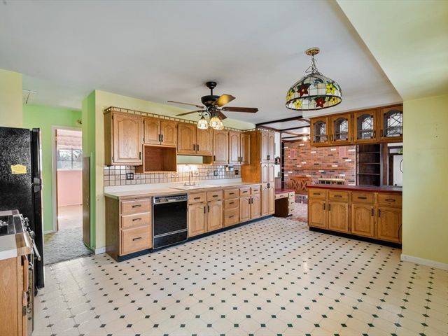 4816 44th Avenue, Moline, IL 61265