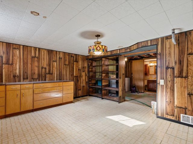 4816 44th Avenue, Moline, IL 61265