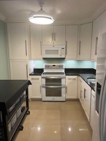 565 Oaks Ln 103, Pompano Beach, FL 33069