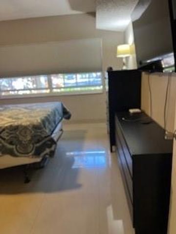 565 Oaks Ln 103, Pompano Beach, FL 33069