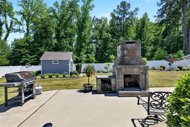 2215 Copper Pond Way, Fuquay Varina, NC 27526