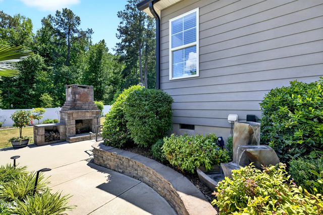 2215 Copper Pond Way, Fuquay Varina, NC 27526
