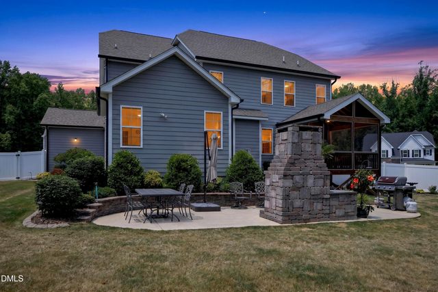 2215 Copper Pond Way, Fuquay Varina, NC 27526