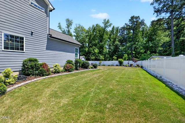 2215 Copper Pond Way, Fuquay Varina, NC 27526