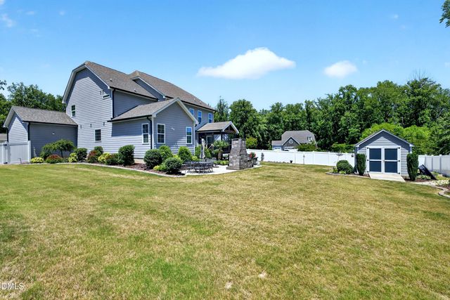 2215 Copper Pond Way, Fuquay Varina, NC 27526
