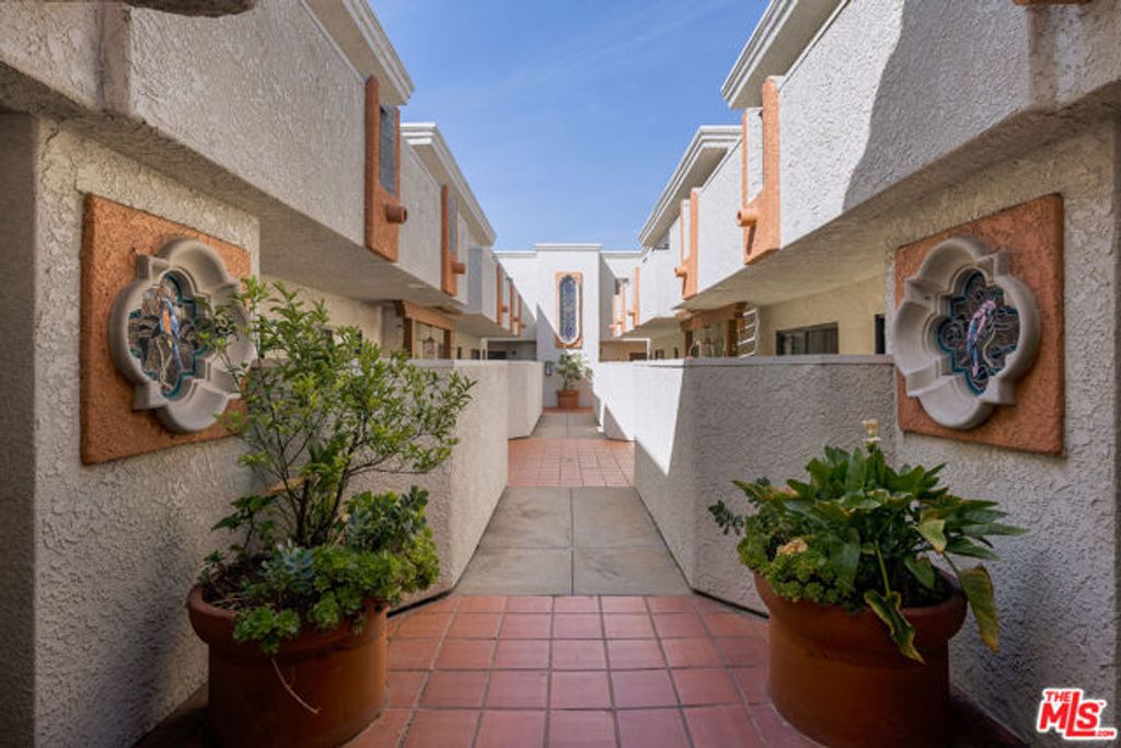 3271 Sawtelle Boulevard 204, Los Angeles, CA 90066