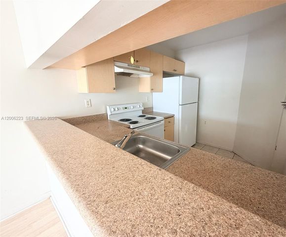 960 Lake Victoria Dr C, West Palm Beach, FL 33411