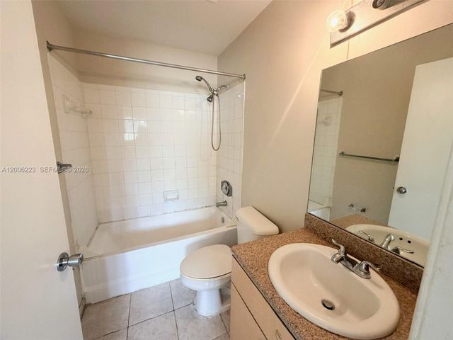 960 Lake Victoria Dr C, West Palm Beach, FL 33411