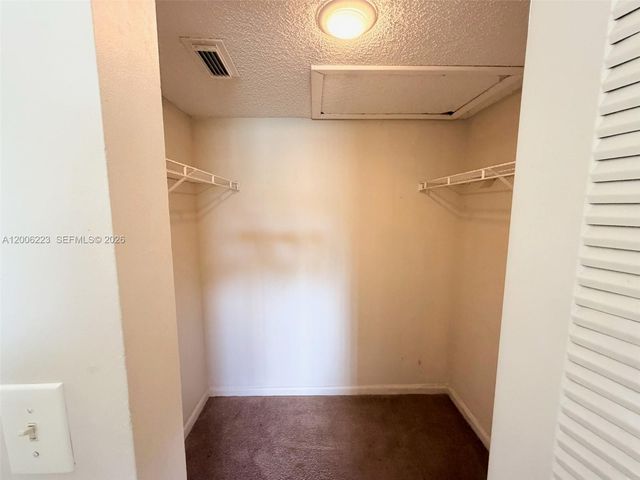 960 Lake Victoria Dr C, West Palm Beach, FL 33411