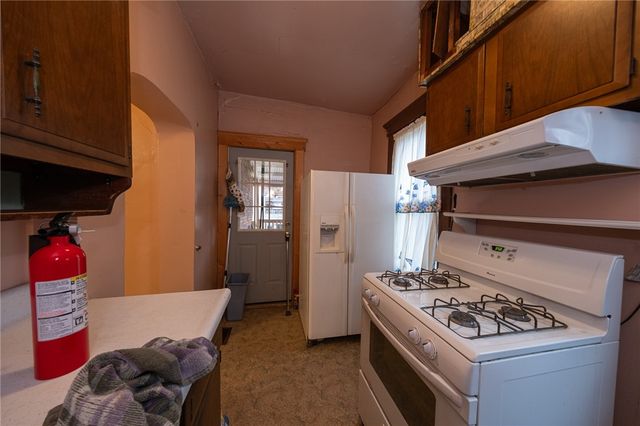 608 E 8TH AVENUE, Tarentum, PA 15084