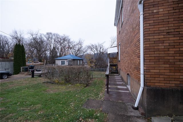 608 E 8TH AVENUE, Tarentum, PA 15084