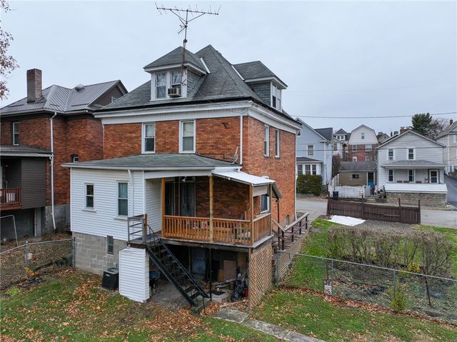 608 E 8TH AVENUE, Tarentum, PA 15084