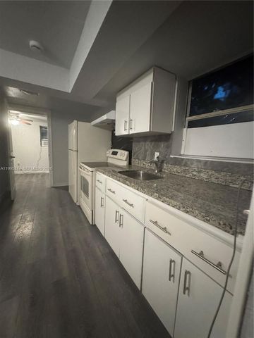 7802 NW 8th Ave 5, Miami, FL 33150