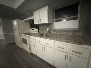 7802 NW 8th Ave 5, Miami, FL 33150