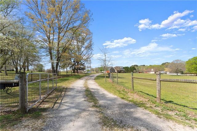 246 P J Roberts Road, Jefferson, GA 30549