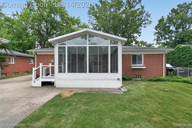 9233 Houghton Street, Livonia, MI 48150