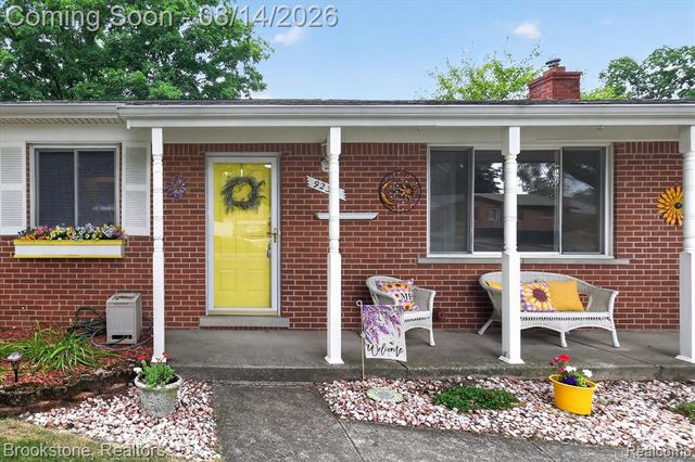 9233 Houghton Street, Livonia, MI 48150