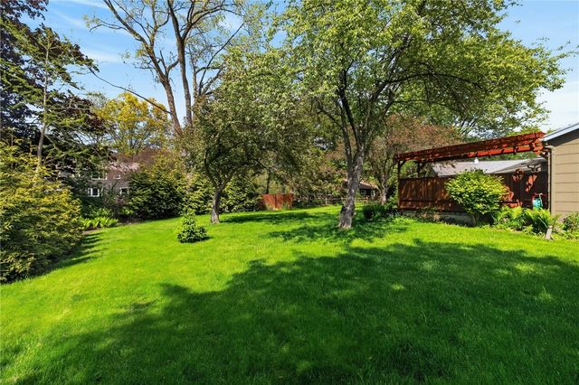 1200 Gatestone Circle, Webster, NY 14580