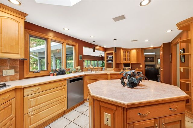 1200 Gatestone Circle, Webster, NY 14580