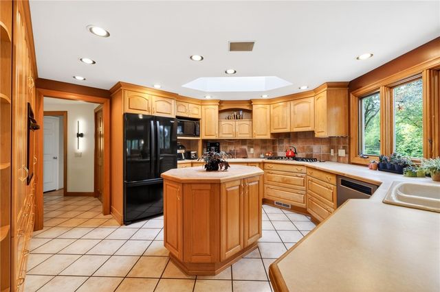 1200 Gatestone Circle, Webster, NY 14580