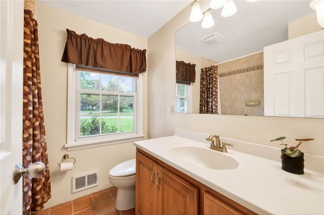 1200 Gatestone Circle, Webster, NY 14580