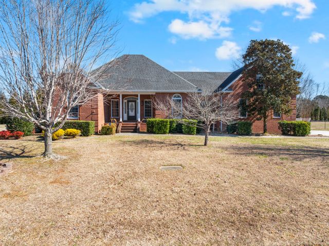 225 Crimson Dr, Winchester, TN 37398